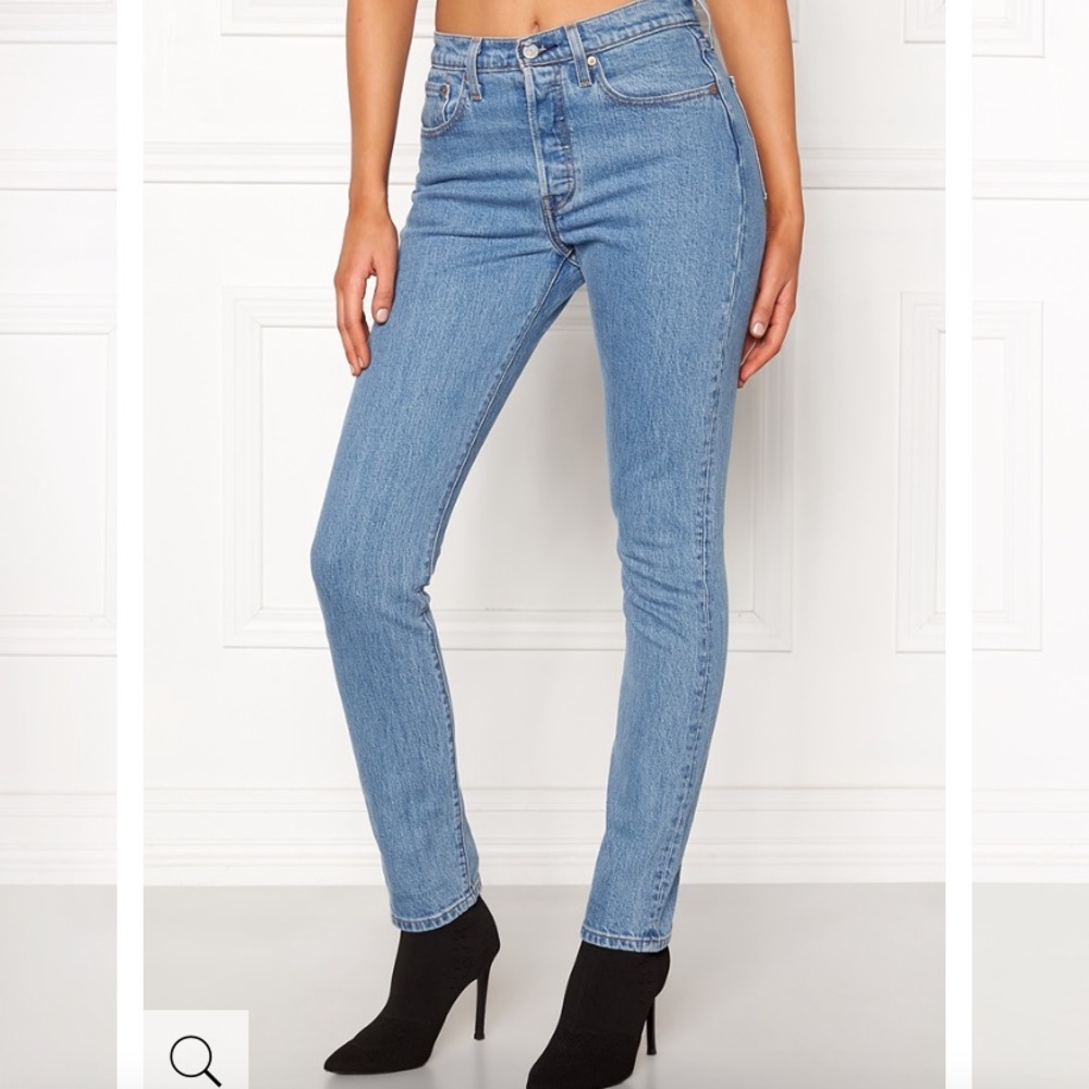 Levis 724 High Rise Straight Jeans